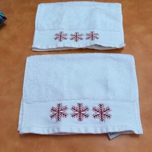 White Snowflake Embroidered Holiday Towels
